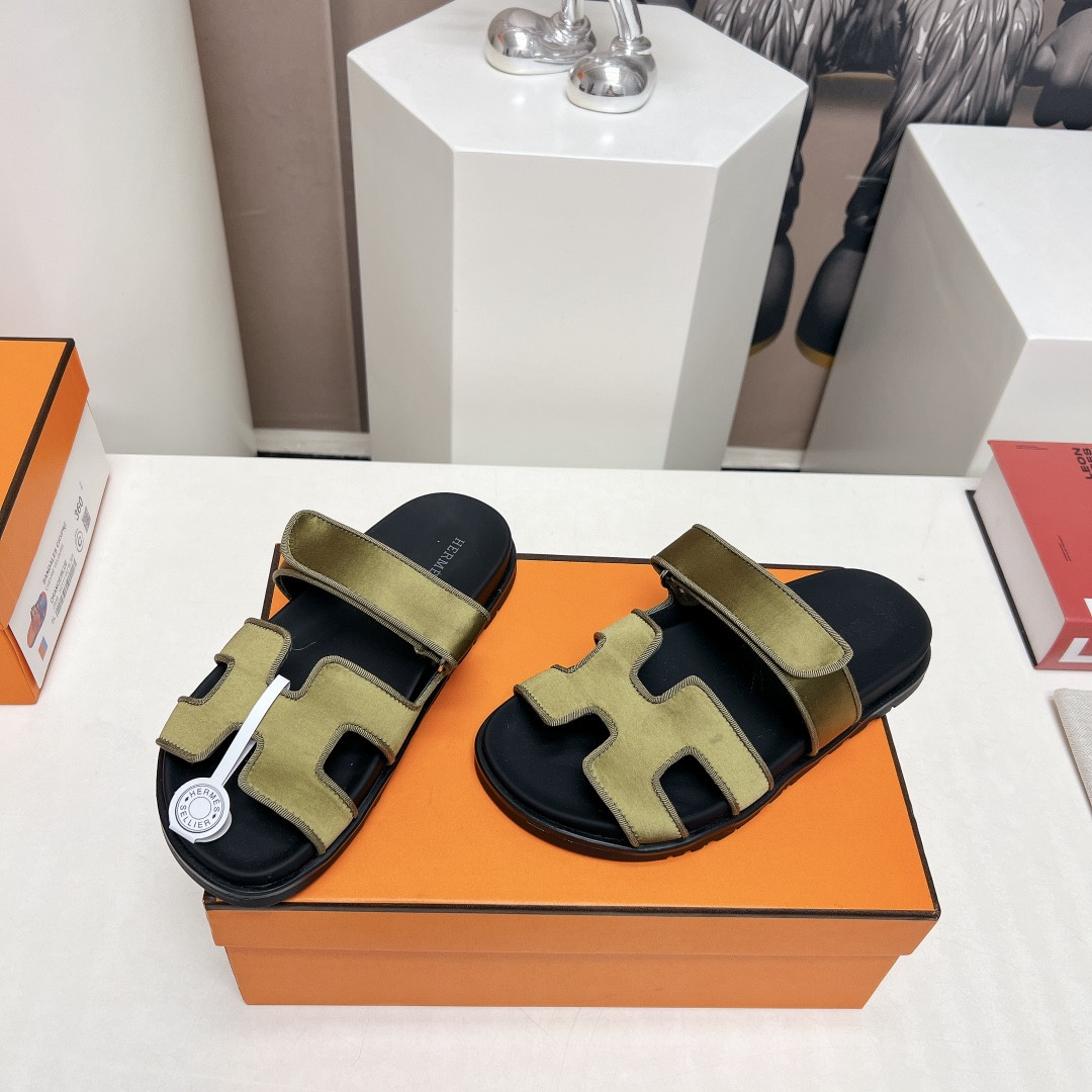 UA Hermès Chypre sandal