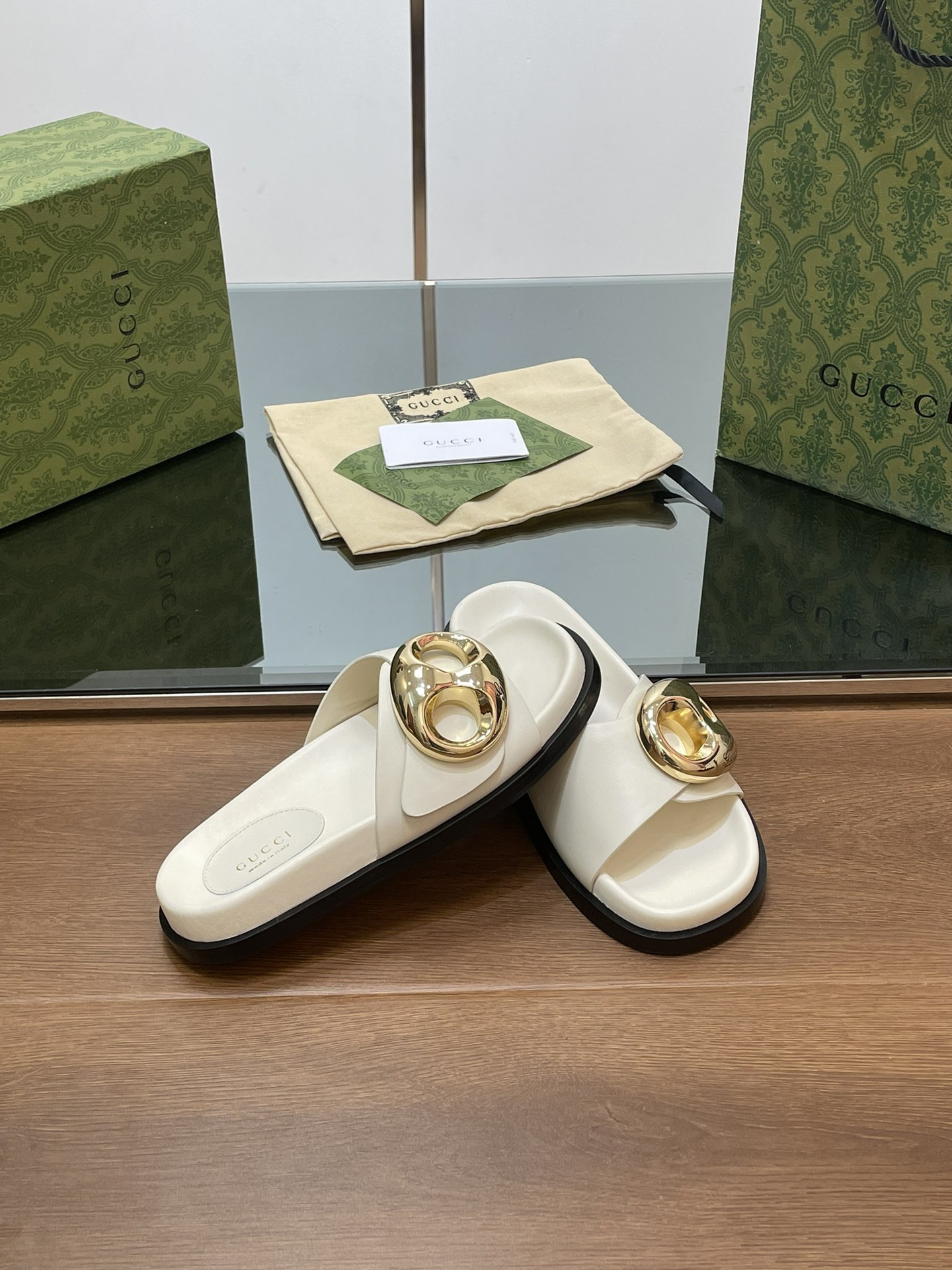 UA G*u*i MARINA CHAIN SLIDE SANDAL