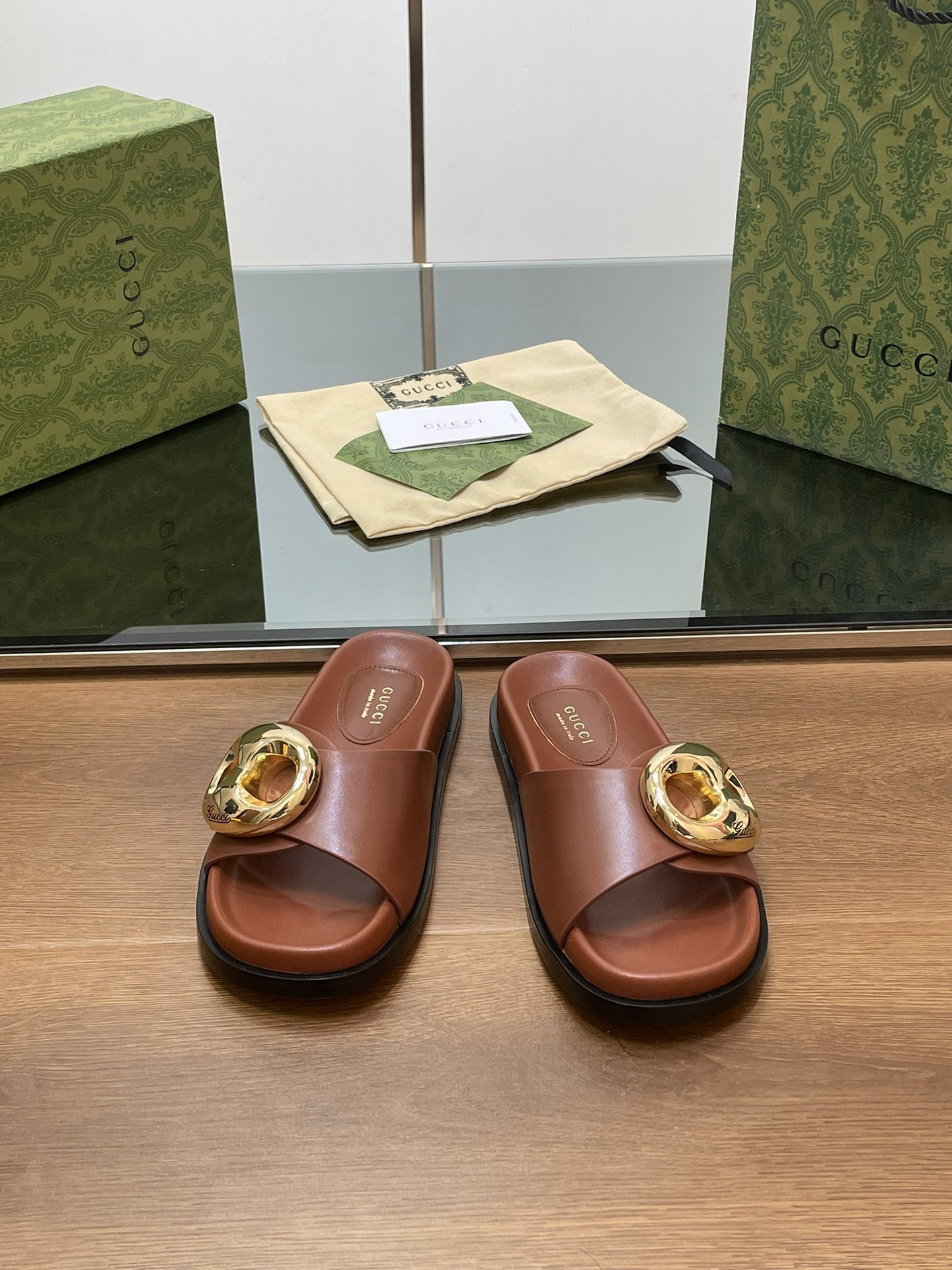 UA G*u*i MARINA CHAIN SLIDE SANDAL