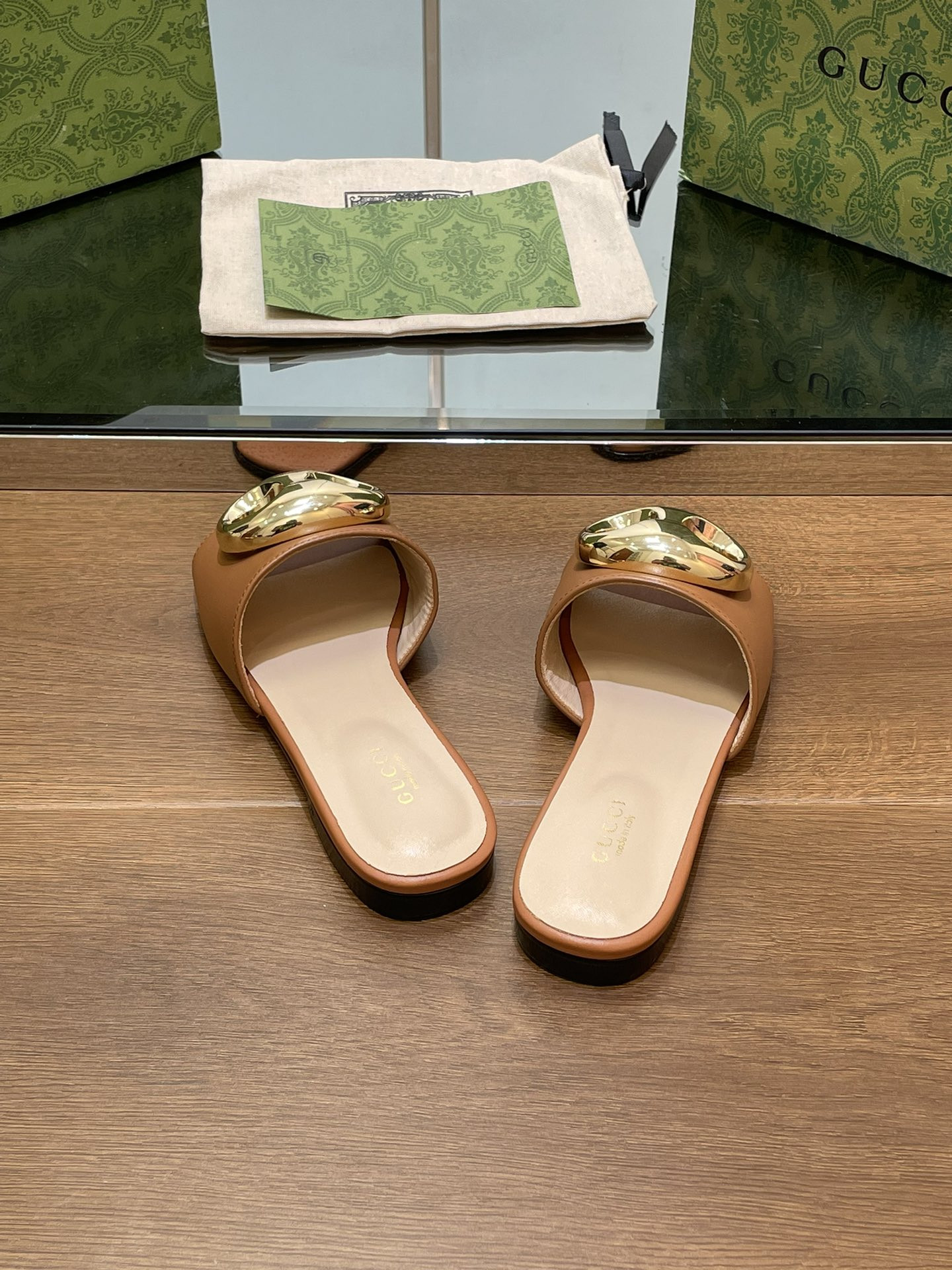 UA G*u*i MARINA CHAIN SLIDE