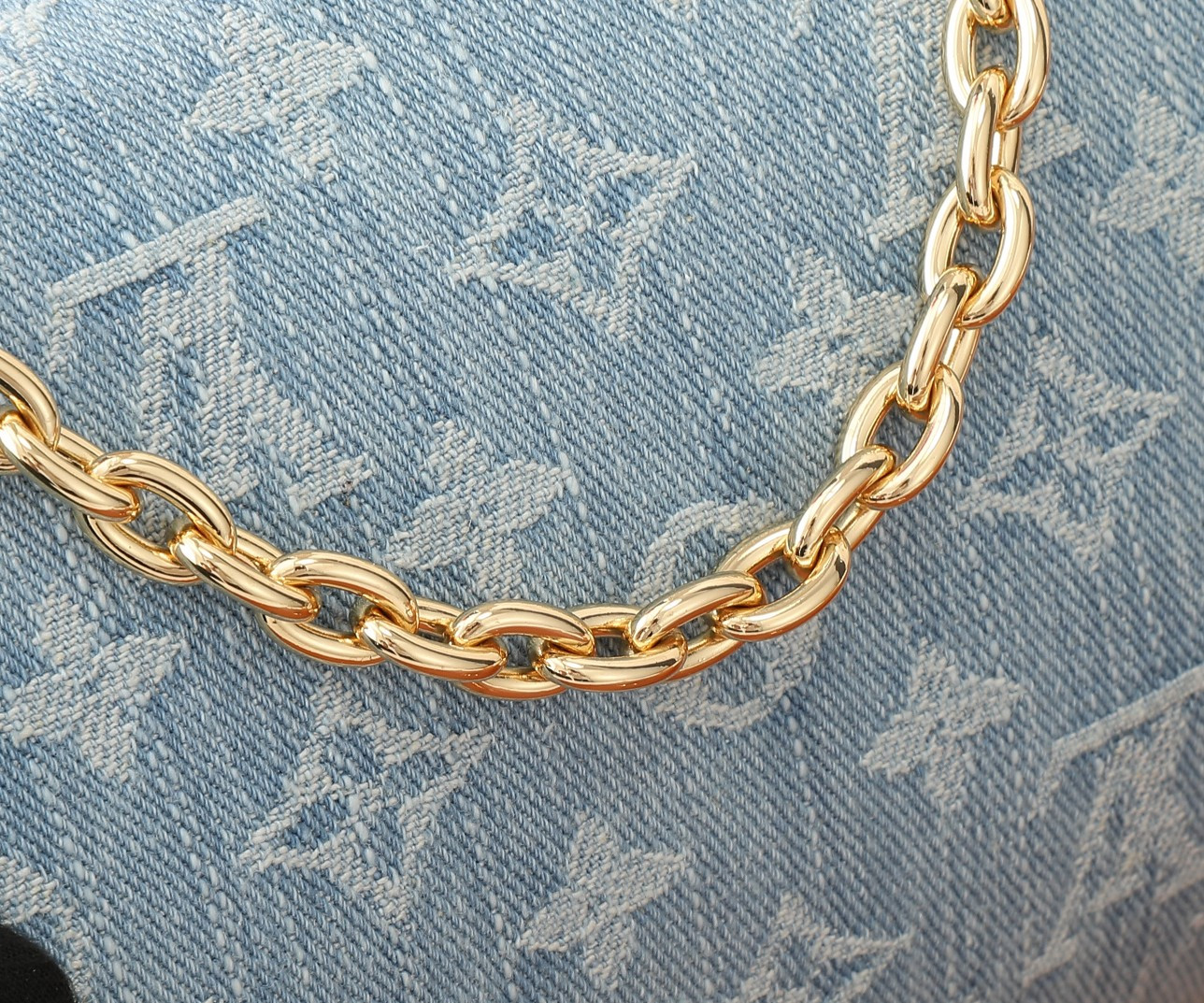 LV Mini Bumbag M83353 17x12x9.5CM