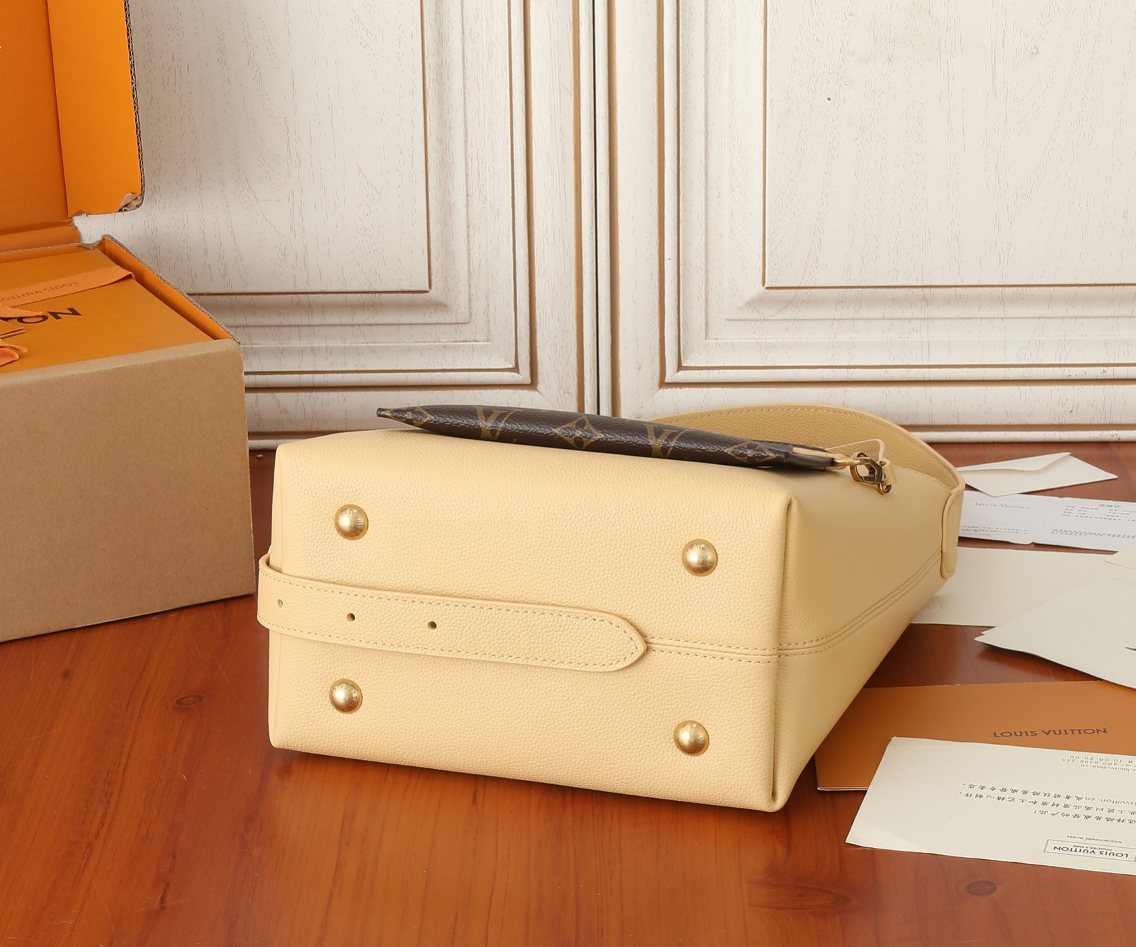 LV Low Key Hobo M25353 24x28x16CM