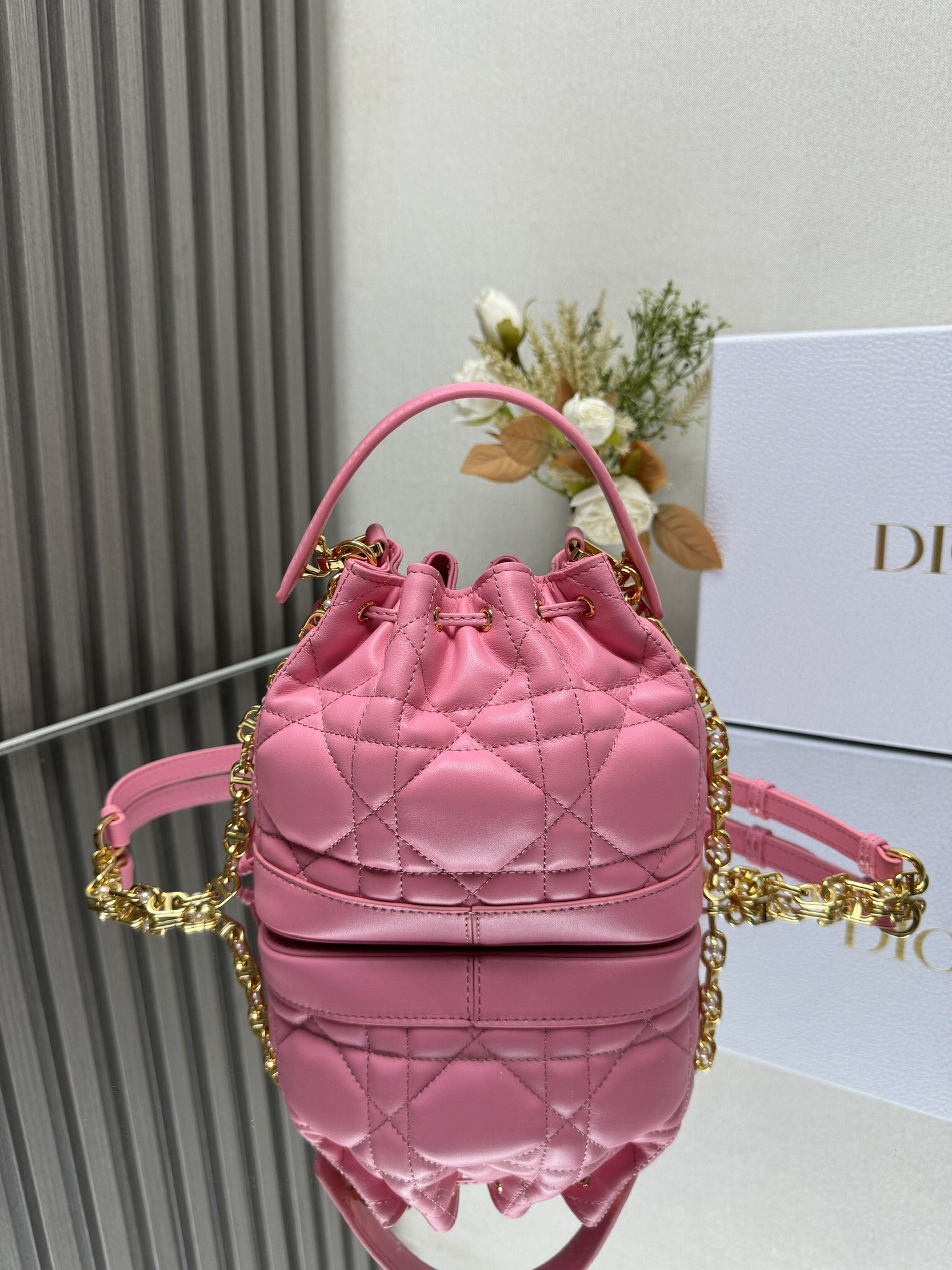 Small D*0r Jolie Bucket Bag 17 x 16 x 10.5 cm