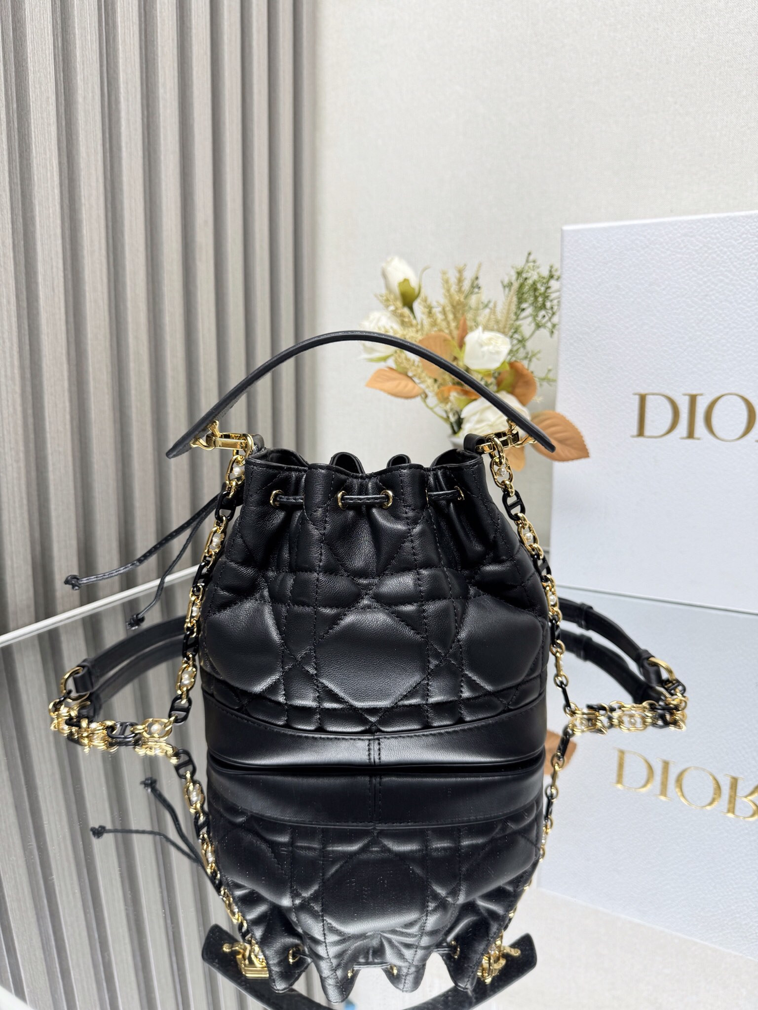 Small D*0r Jolie Bucket Bag 17 x 16 x 10.5 cm
