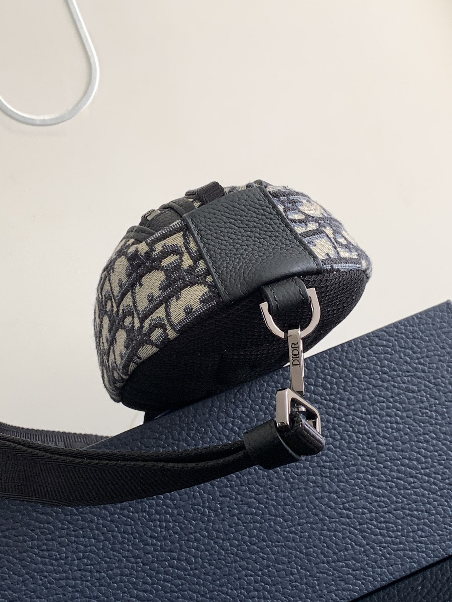 Mini D*0r Scarab Bag 28 x 12.2 x 3.8 cm