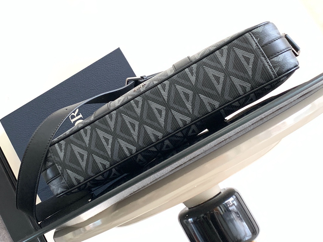 D*0r Zipped Briefcase Black CD Diamond Canvas and Black Grained Calfskin  37 x 28 x 6 cm