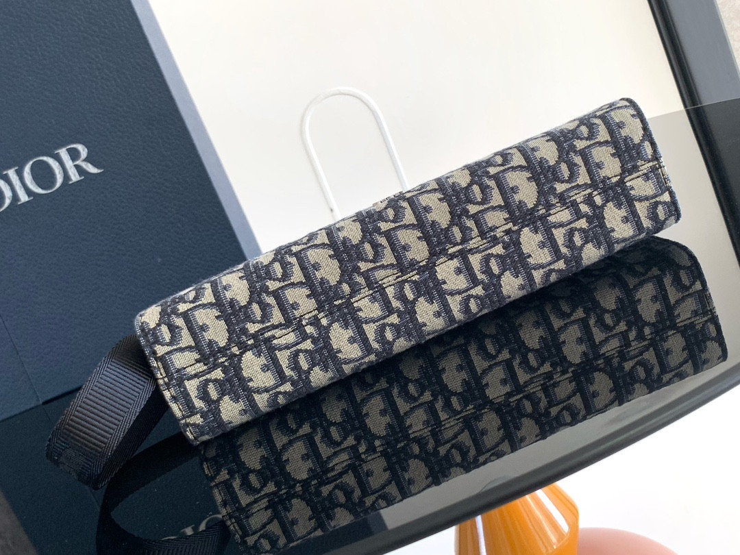 D*0r A5 Triangle Pouch 27 x 19.5 x 6 cm