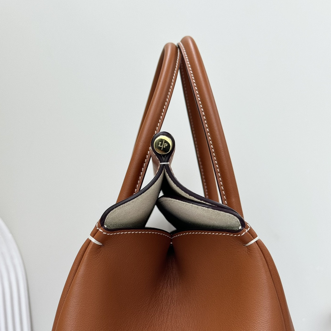 L**o p*ana Loom Bag L32 Smooth Calfskin 33 x 23 x 18 cm