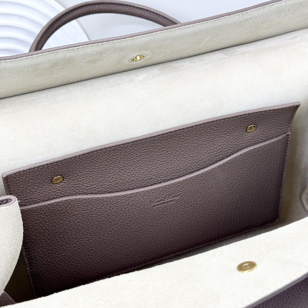 L**o p*ana Loom Bag L32 Grained Calfskin 33 x 23 x 18 cm