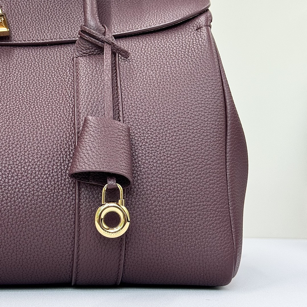 L**o p*ana Loom Bag L32 Grained Calfskin 33 x 23 x 18 cm