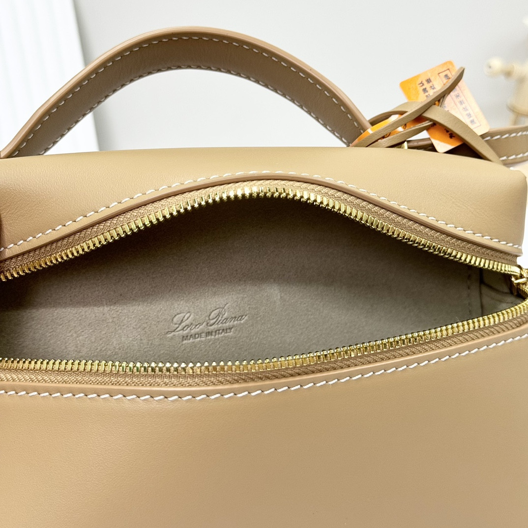 L**o p*ana Extra Pocket L19 11 x 19 x 6.5 cm