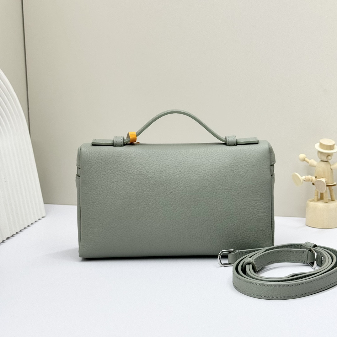 L**o p*ana Extra Pocket L19 Grained Calfskin 11 x 19 x 6.5 cm