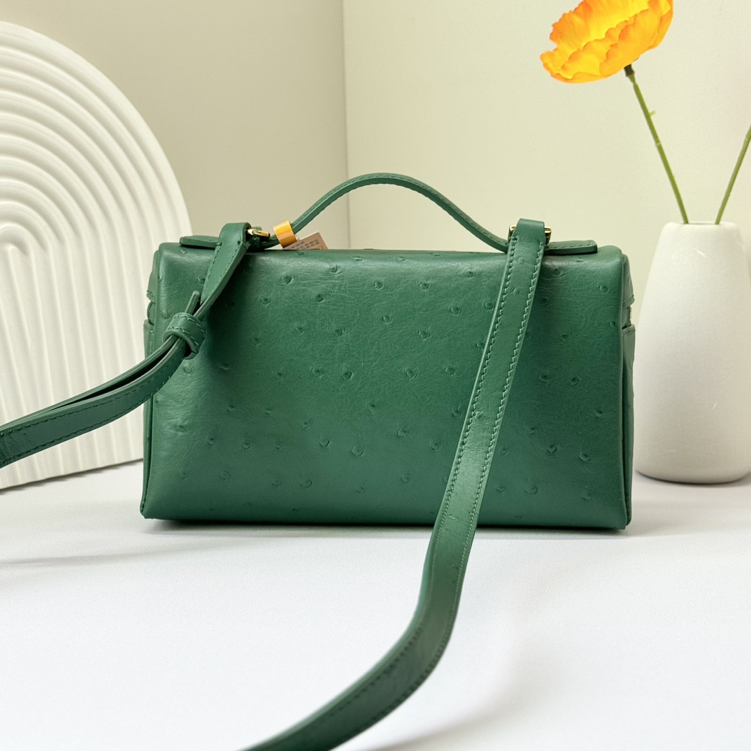 L**o p*ana Extra Pocket L19 Ostrich-grained Leather 11 x 19 x 6.5 cm