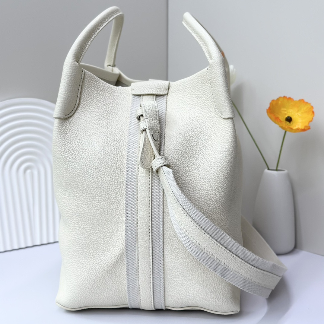 L**o p*ana Large Bale Bag Grained Calfskin 24 x 20 x 27 cm