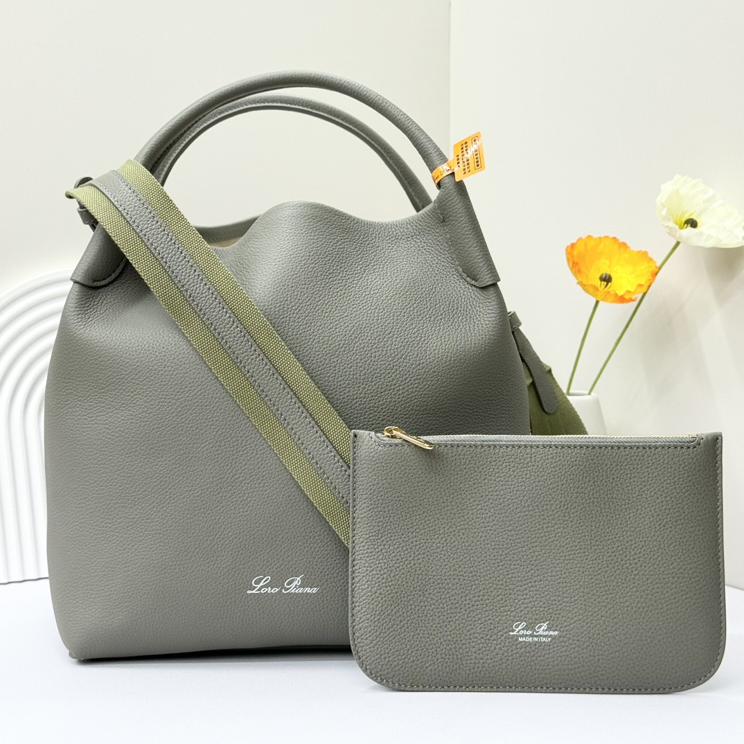 L**o p*ana Large Bale Bag Grained Calfskin 24 x 20 x 27 cm