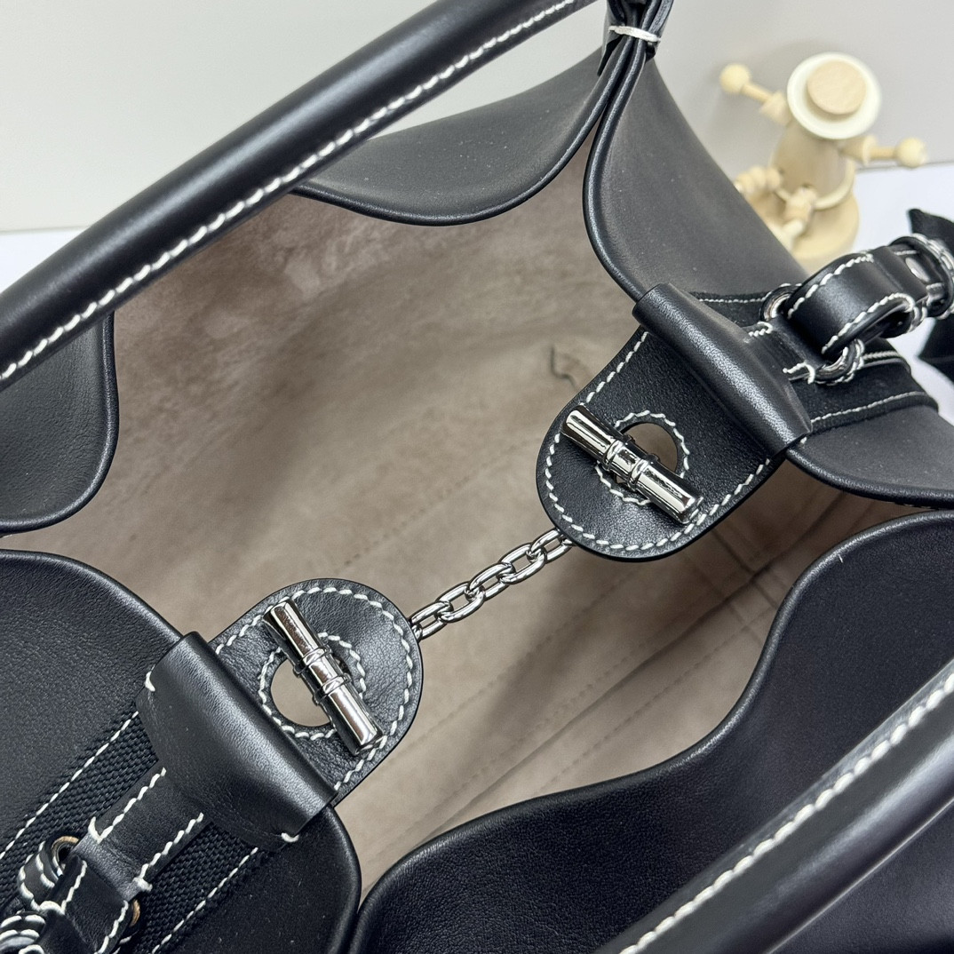 L**o p*ana Large Bale Bag Smooth Calfskin 24 x 20 x 27 cm