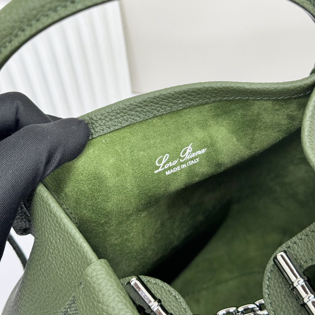 L**o p*ana Small Bale Bag Grained Calfskin 17 x 17 x 21 cm