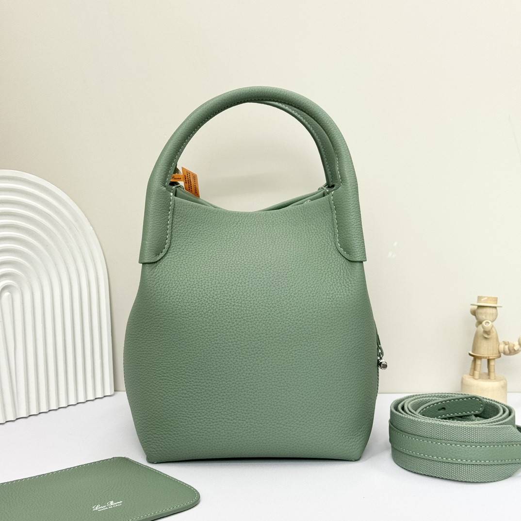 L**o p*ana Small Bale Bag Grained Calfskin 17 x 17 x 21 cm