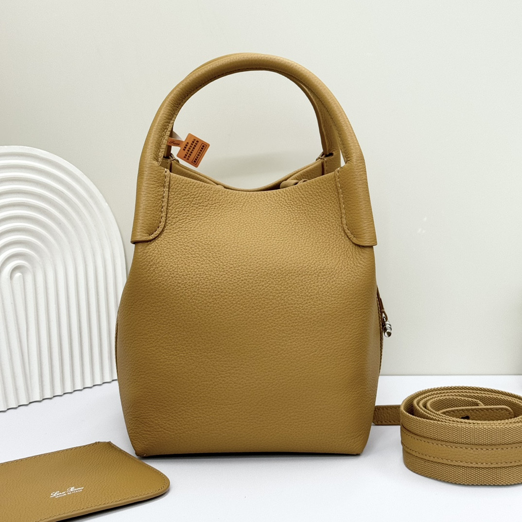 L**o p*ana Small Bale Bag Grained Calfskin 17 x 17 x 21 cm