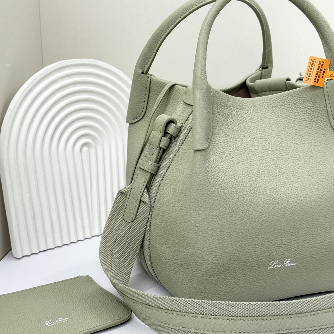 L**o p*ana Small Bale Bag Grained Calfskin 17 x 17 x 21 cm