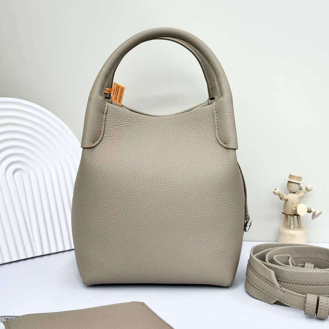 L**o p*ana Small Bale Bag Grained Calfskin 17 x 17 x 21 cm