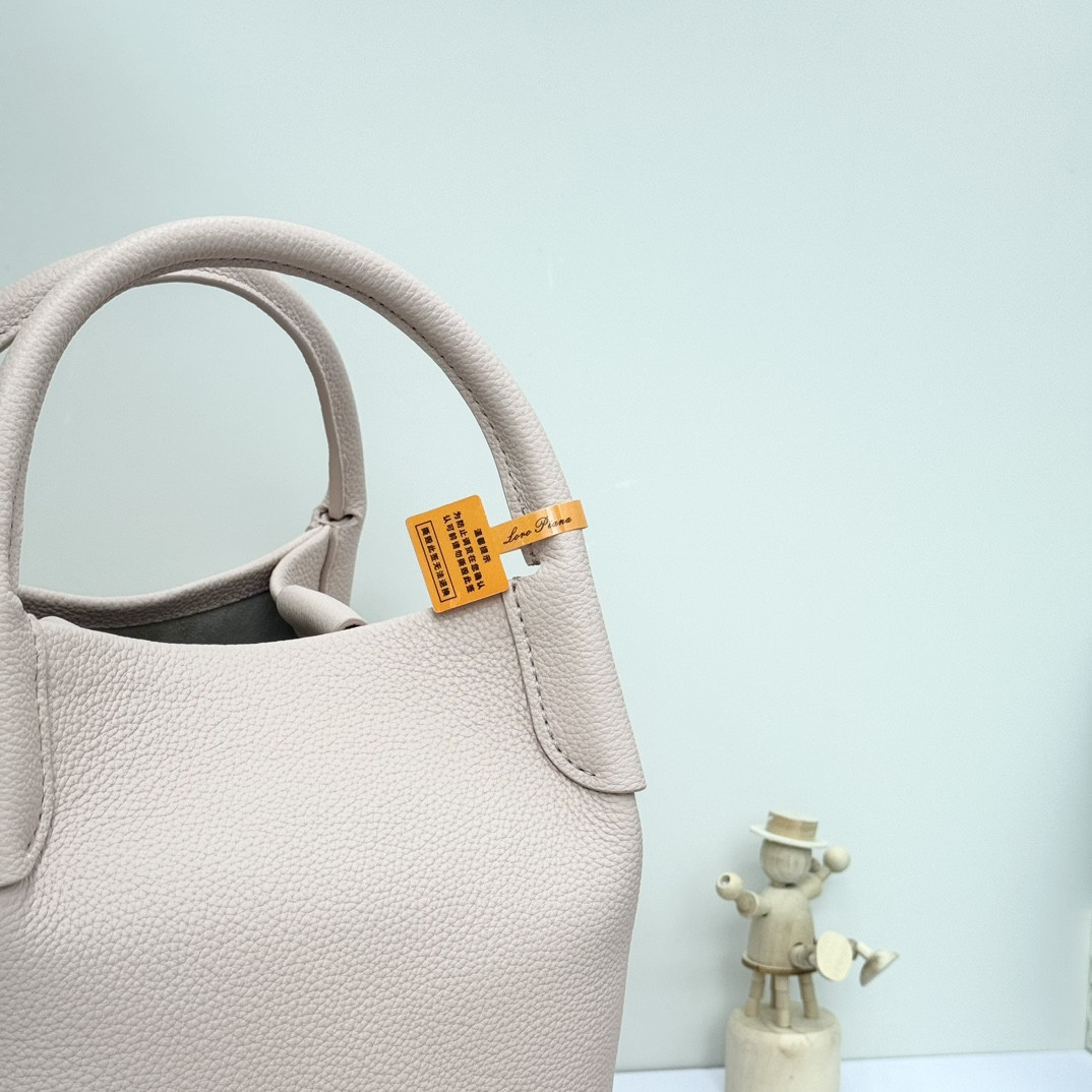 L**o p*ana Small Bale Bag Grained Calfskin 17 x 17 x 21 cm