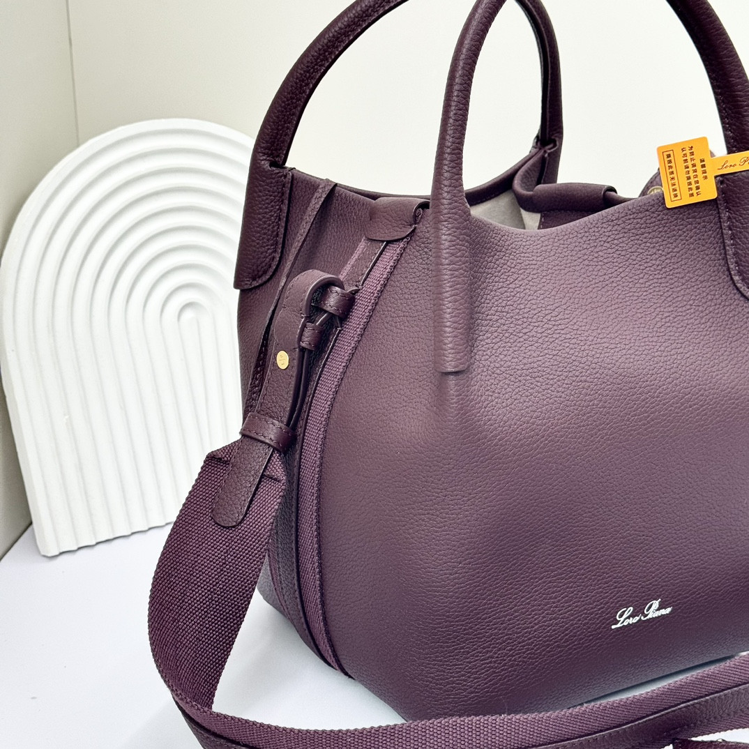 L**o p*ana Small Bale Bag Grained Calfskin 17 x 17 x 21 cm