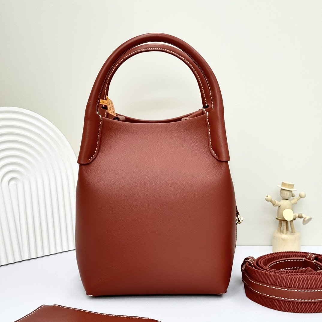 L**o p*ana Small Bale Bag Calfskin 17 x 17 x 21 cm