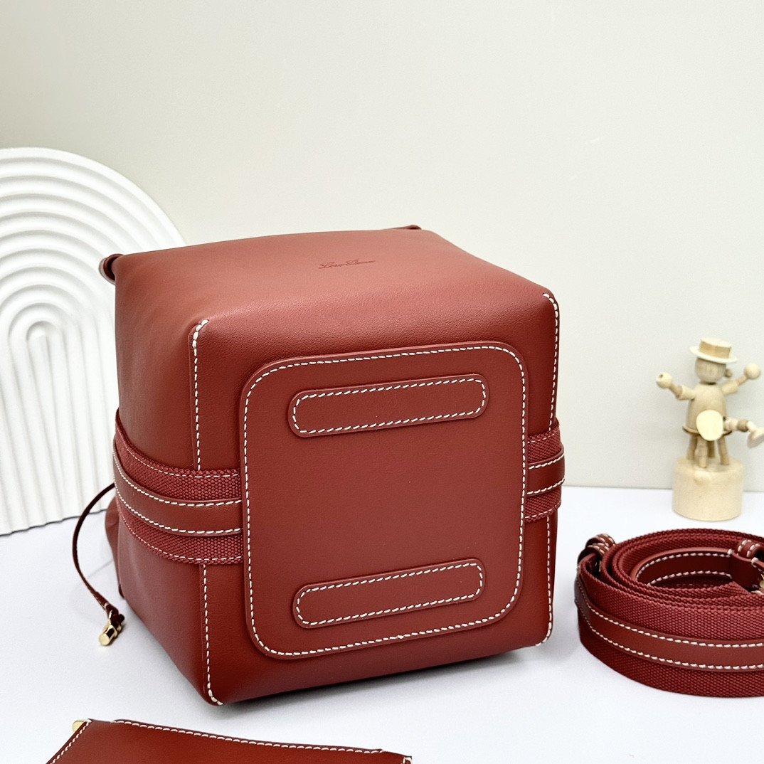 L**o p*ana Small Bale Bag Calfskin 17 x 17 x 21 cm