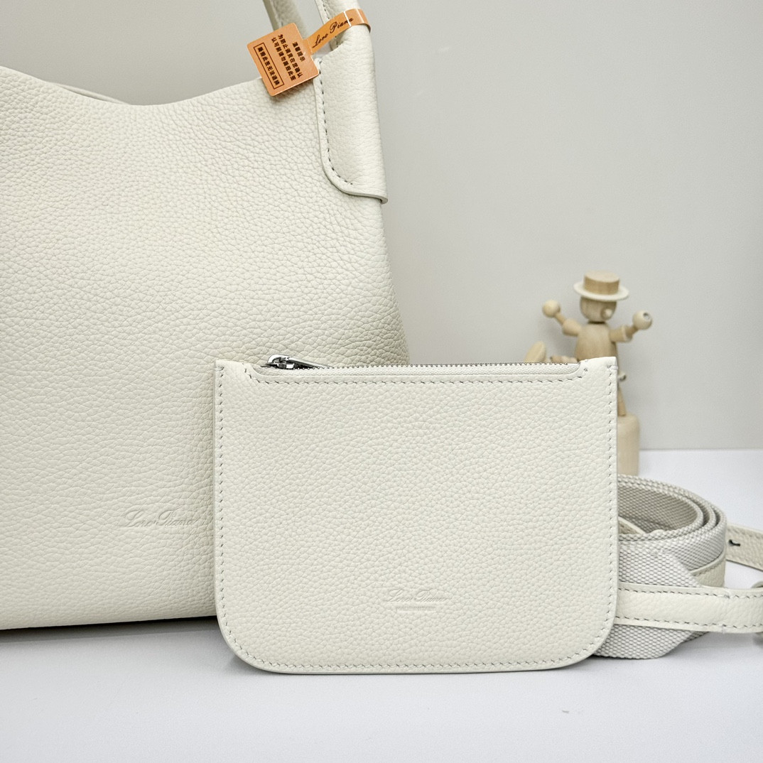 L**o p*ana Small Bale Bag Grained Calfskin 17 x 17 x 21 cm