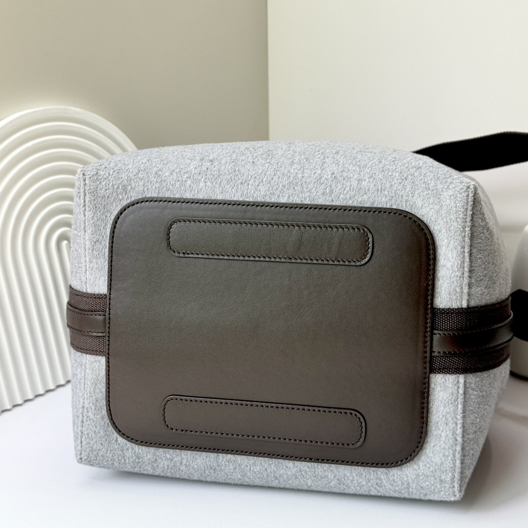 L**o p*ana Large Bale Bag 24 x 20 x 27 cm