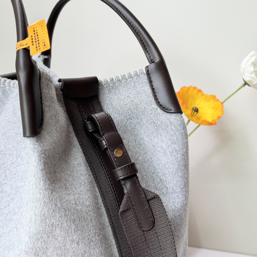 L**o p*ana Large Bale Bag 24 x 20 x 27 cm