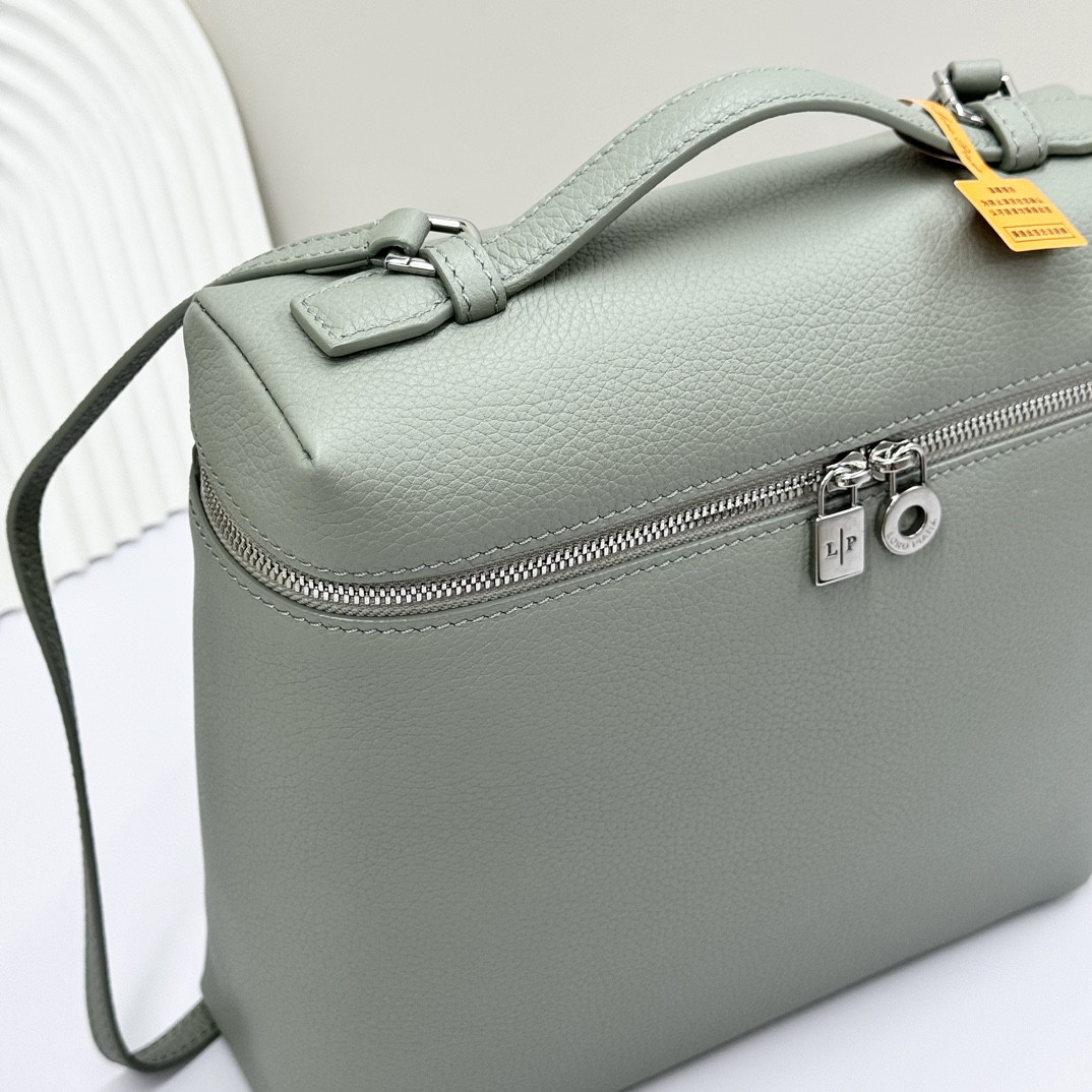 L**o p*ana Extra Pocket backpack L23.5 Grained Calfskin 23 x 21 x 8 cm