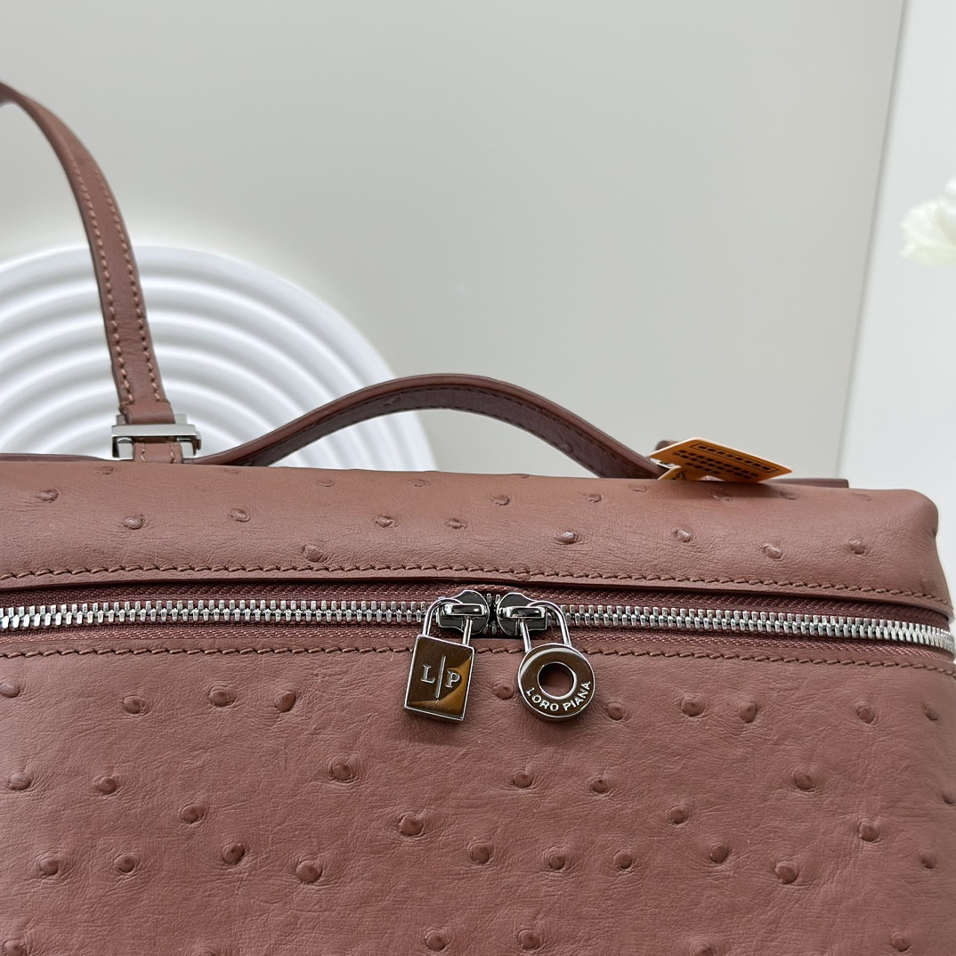 L**o p*ana Extra Pocket backpack L23.5 Ostrich-grained Leather 23 x 21 x 8 cm