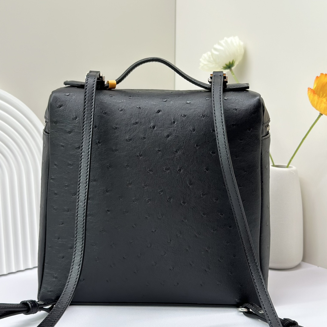 L**o p*ana Extra Pocket backpack L23.5 Ostrich-grained Leather 23 x 21 x 8 cm
