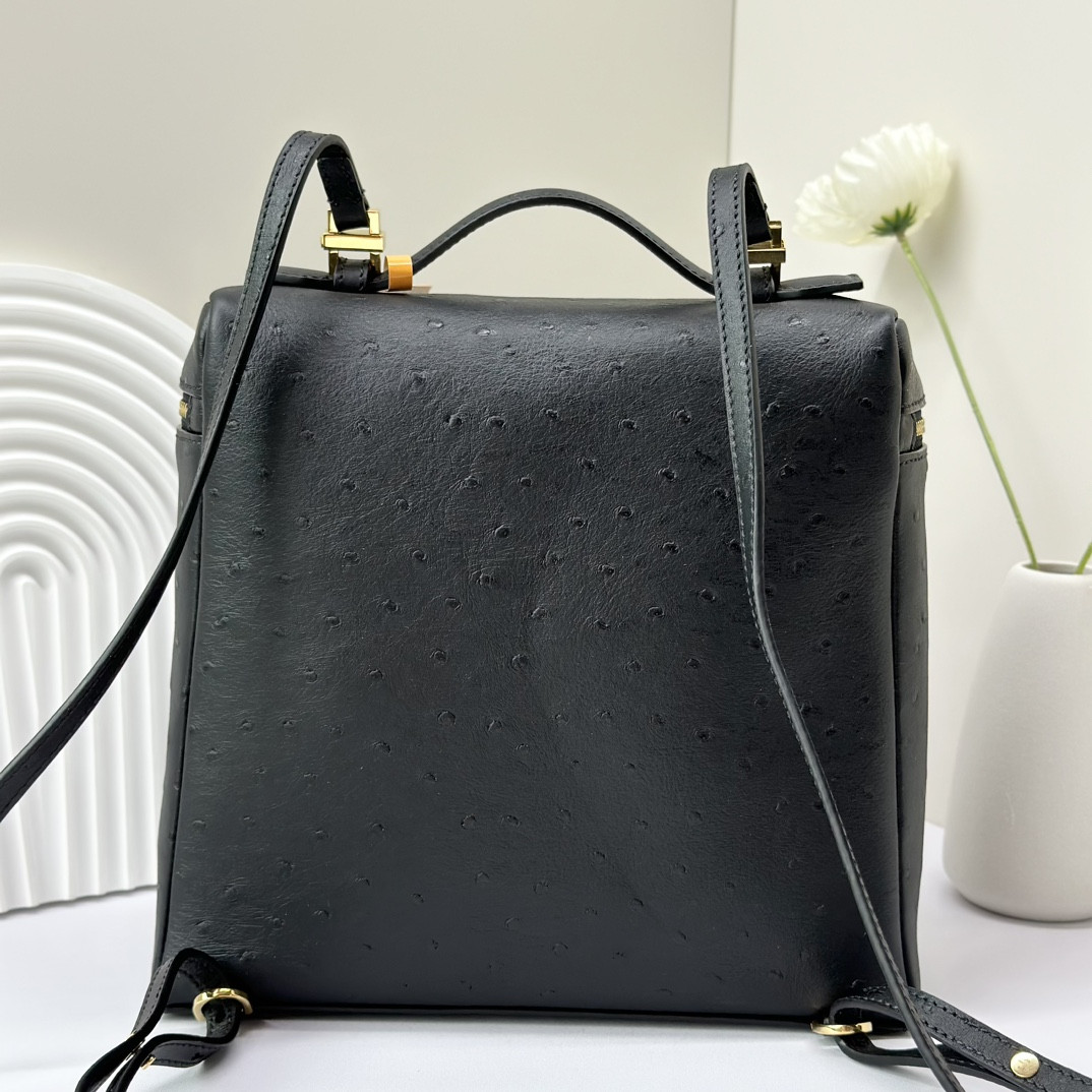 L**o p*ana Extra Pocket backpack L23.5 Ostrich-grained Leather 23 x 21 x 8 cm