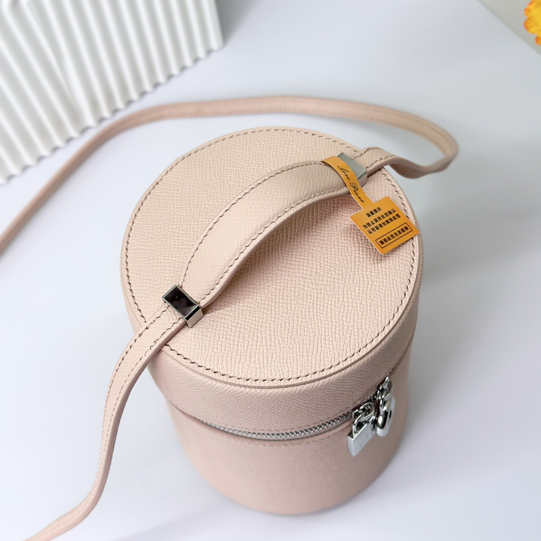 L**o p*ana Extra Case Textured Calfskin 12 x16 x12cm