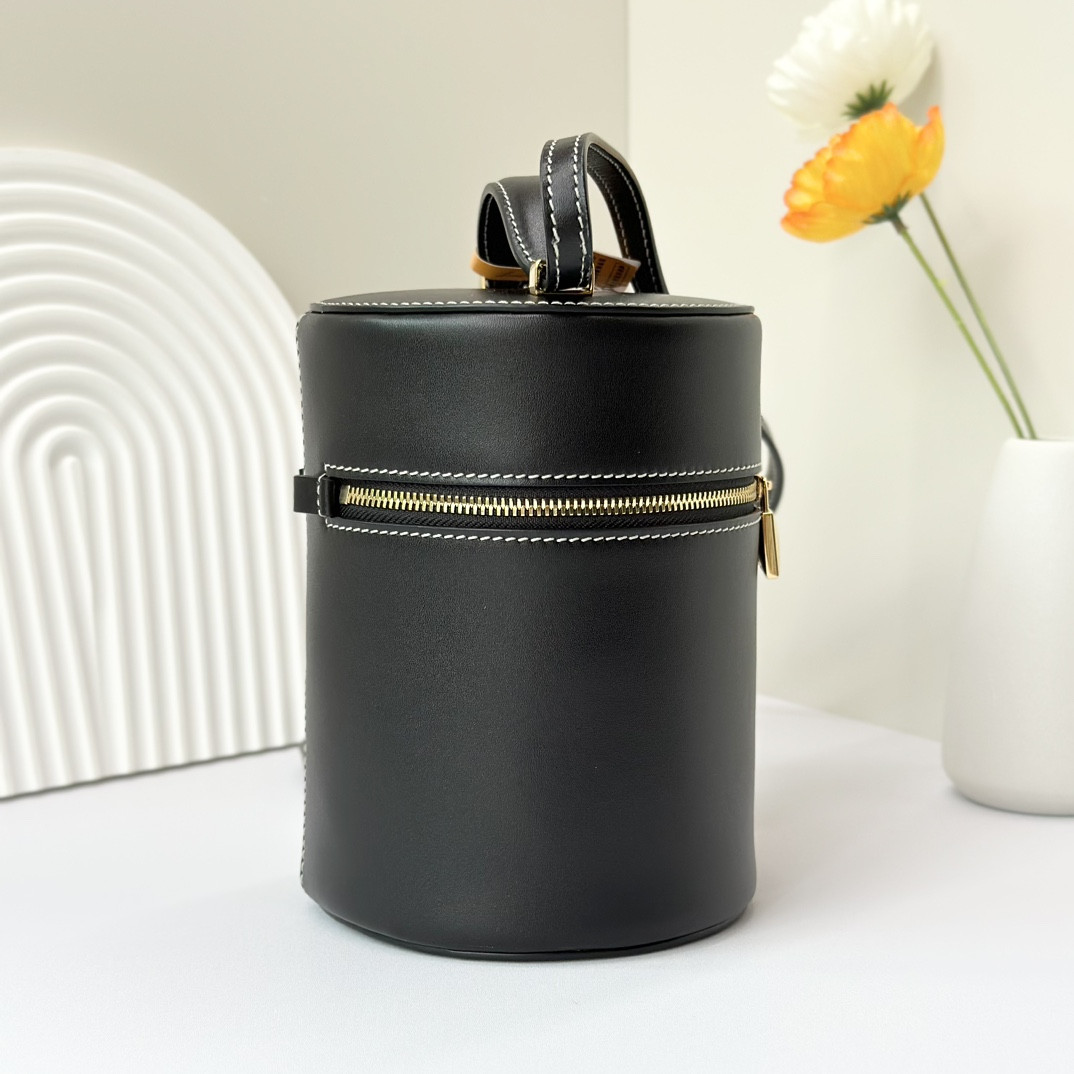 L**o p*ana Extra Case Smooth Calfskin 12 x16 x12cm