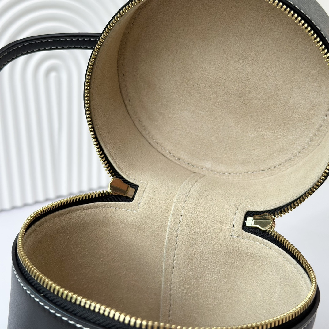 L**o p*ana Extra Case Smooth Calfskin 12 x16 x12cm