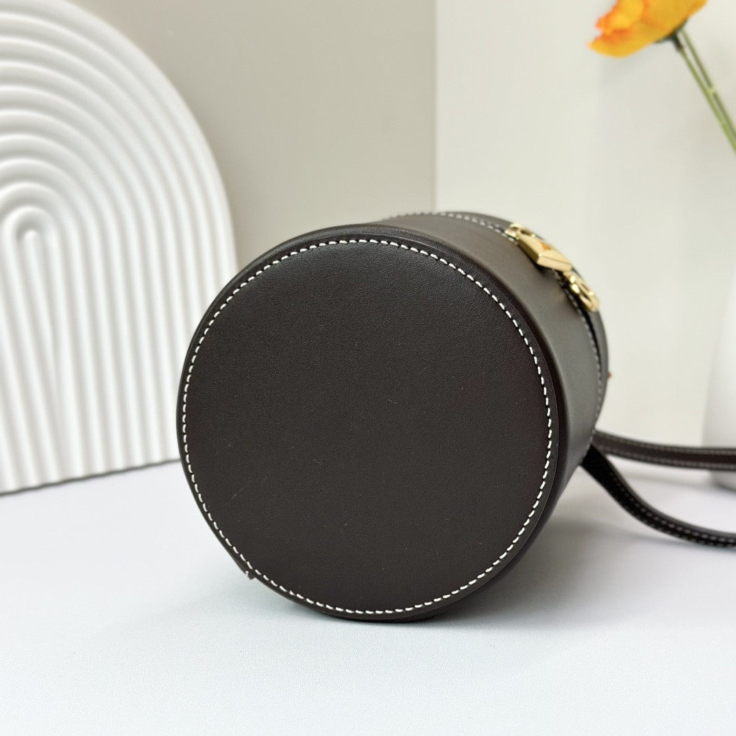 L**o p*ana Extra Case Smooth Calfskin 12 x16 x12cm