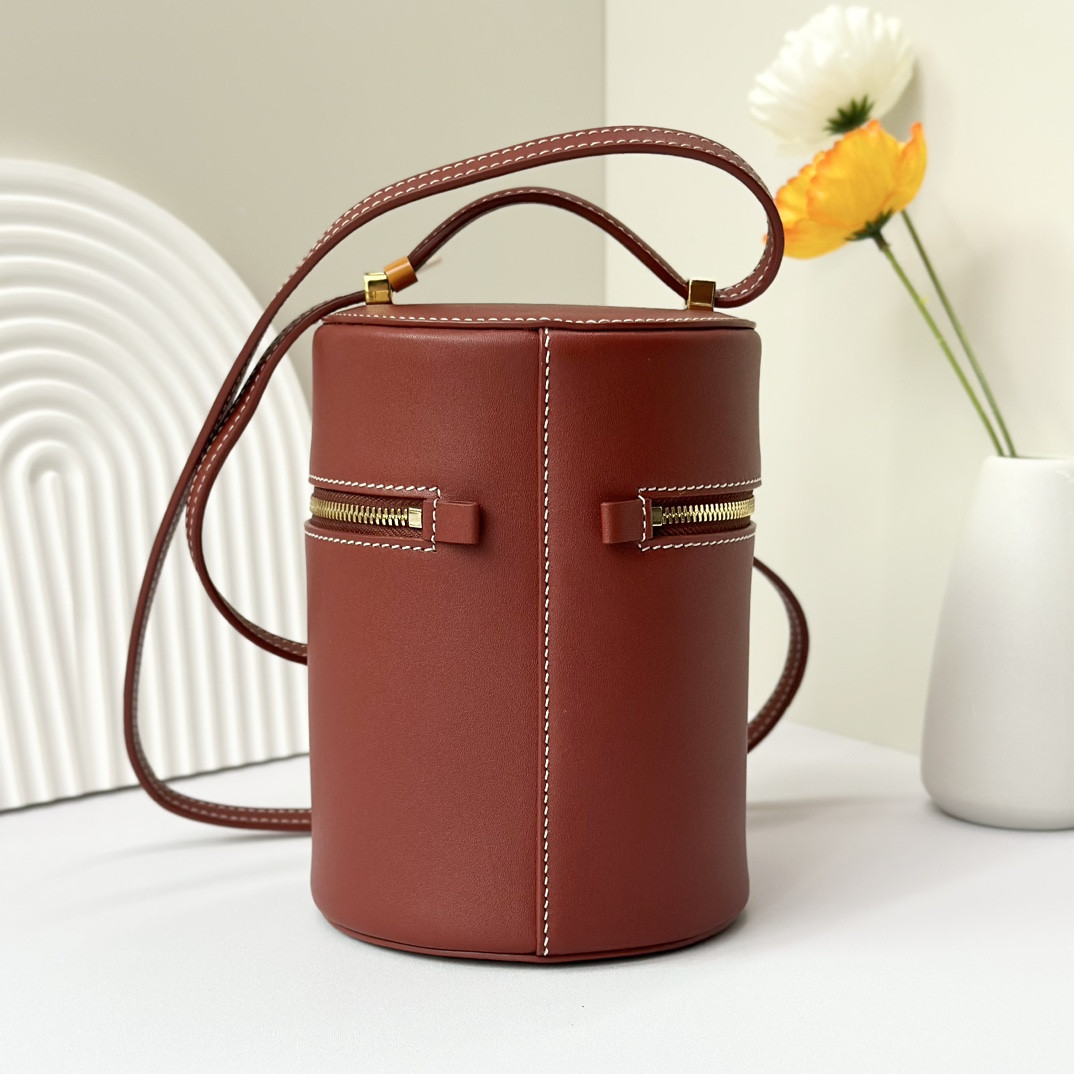 L**o p*ana Extra Case Smooth Calfskin 12 x16 x12cm