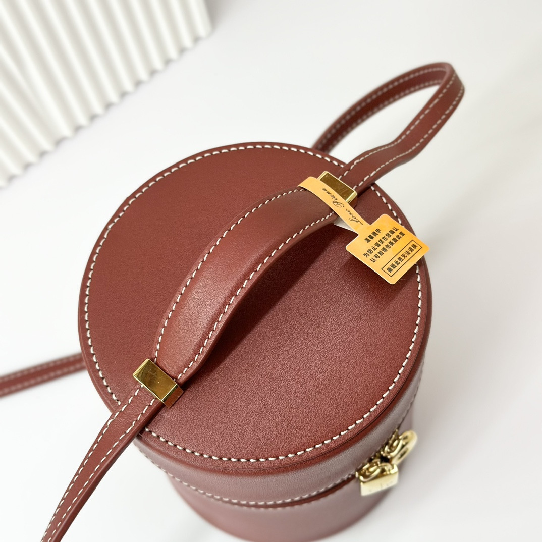 L**o p*ana Extra Case Smooth Calfskin 12 x16 x12cm