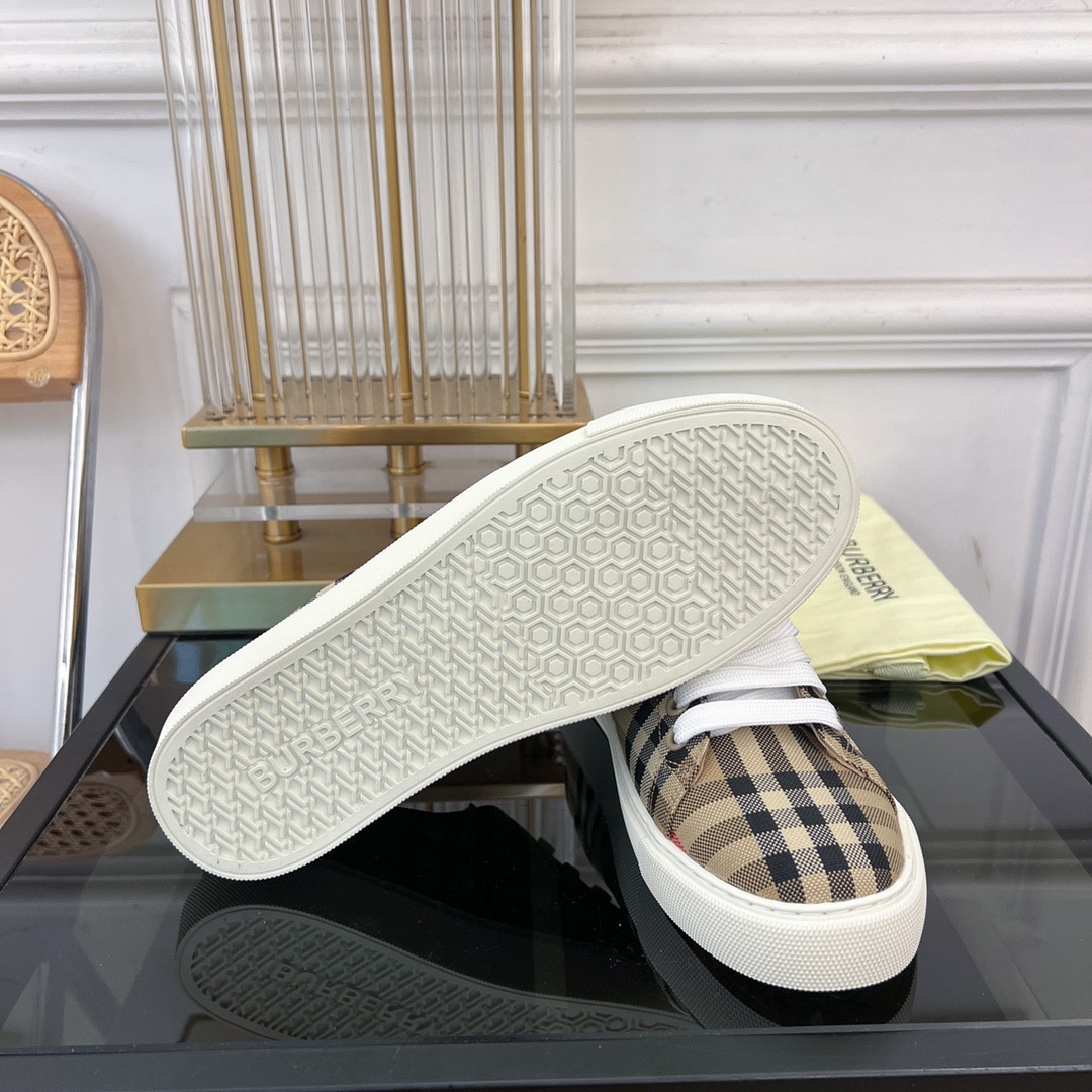 UA B**rry Check  Sneakers