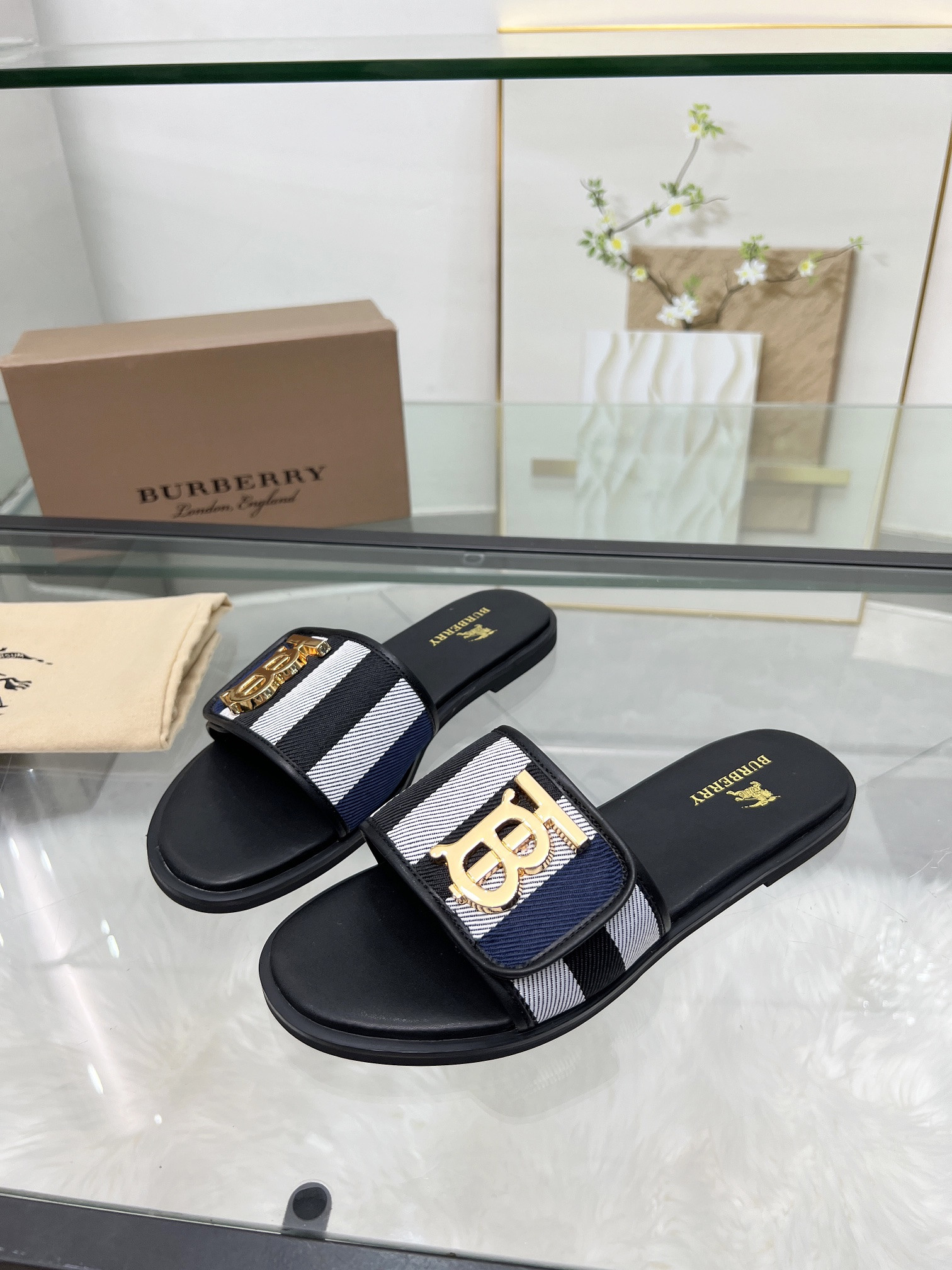 UA B**rry Slides