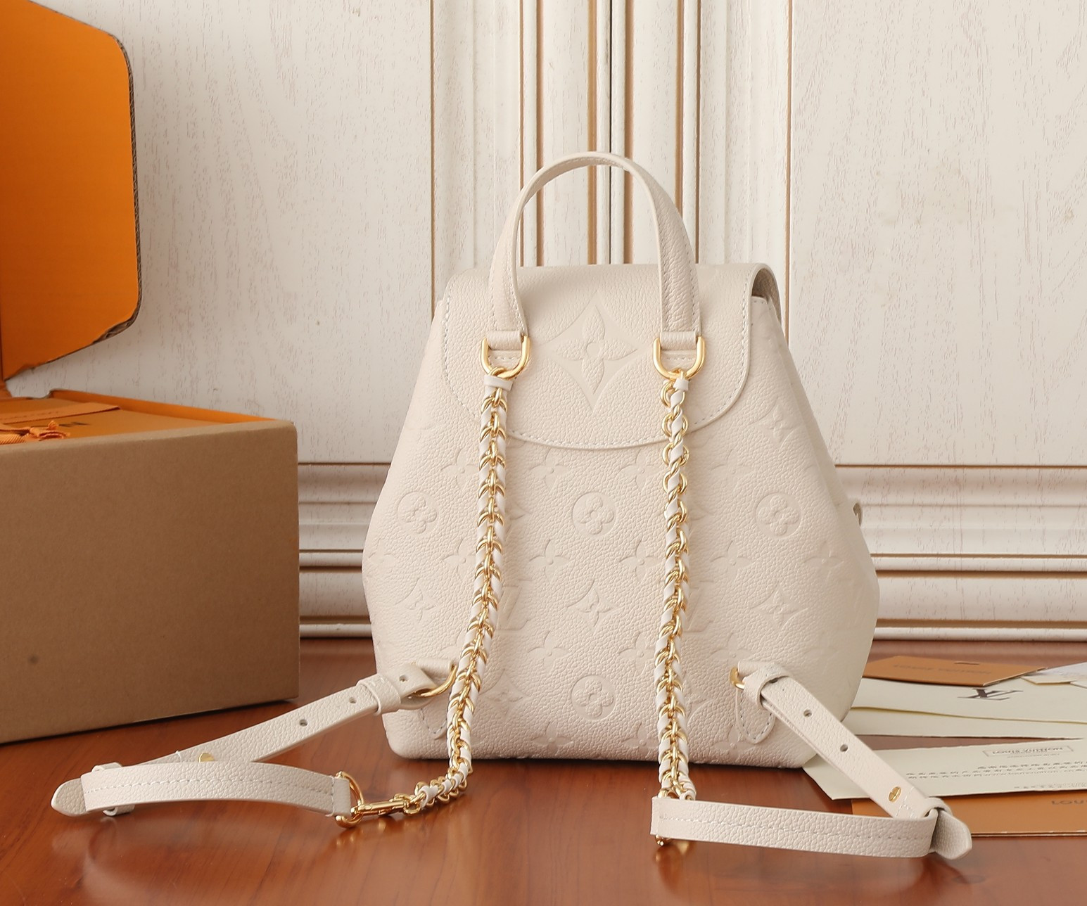 LV Backup M47106 7.9 x 8.7 x 5.5 inches