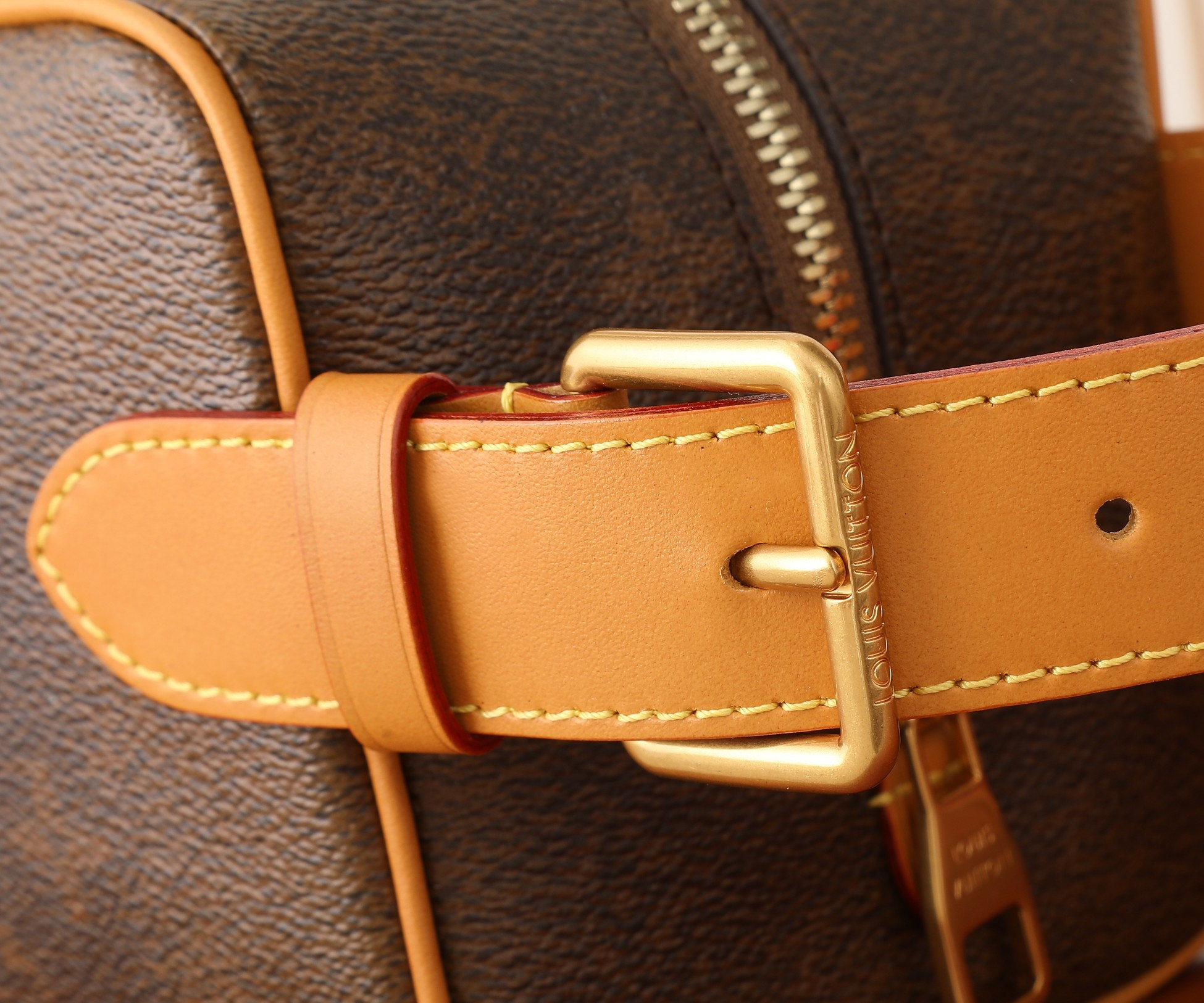 LV Locker Dopp Kit M11765 9.1 x 5.1 x 4.7 inches