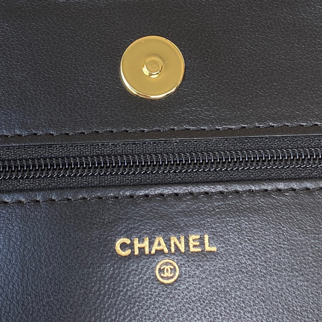 Ch*el WALLET ON CHAIN 12.3 × 19.2 × 3.5 cm