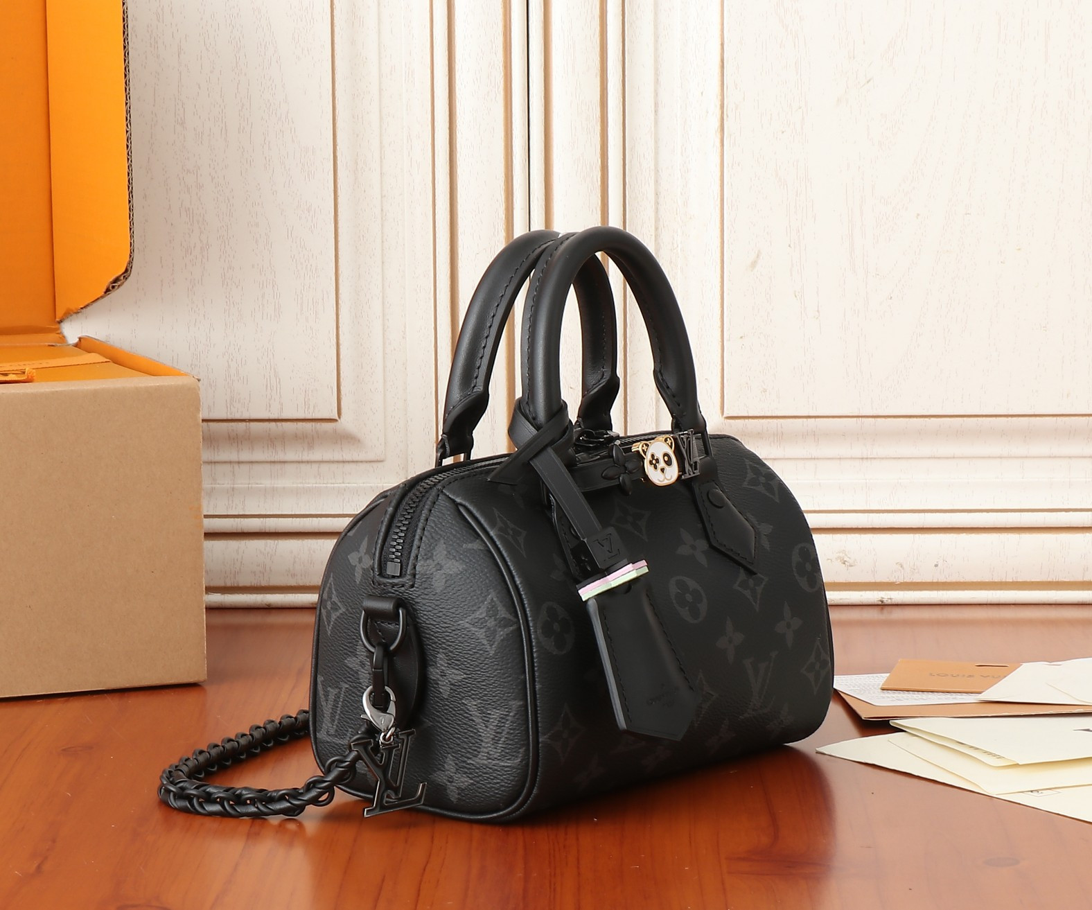 LV Speedy 18  M24606 18x12.5x11CM