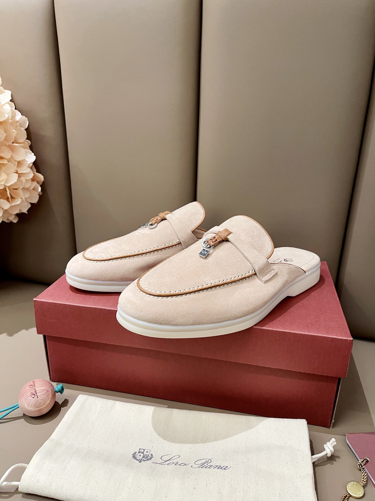 UA L**o p*ana Babouche Charms Walk Loafers