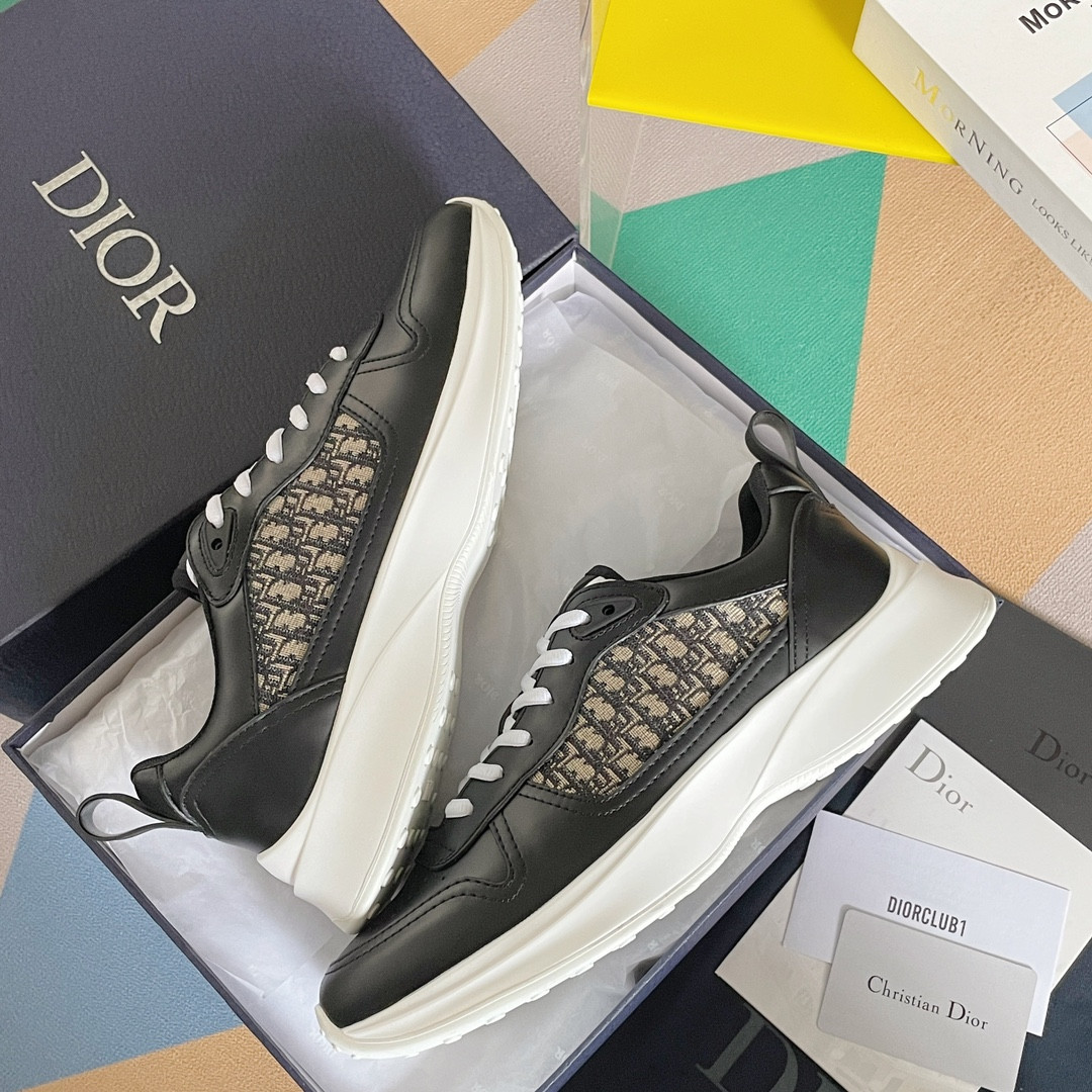 UA D*0r B25 Runner Sneaker